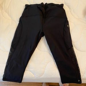 Lululemon black knee length leggings